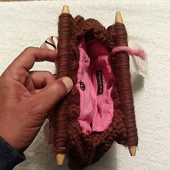 Margaret Nicole New York City - Hand Knit Handbag - Picture 7 of 8